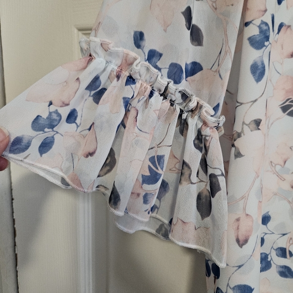 Women's Colorful Blouse Size Large. - Picture 3 of 4